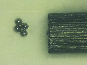 Φ 0.1mm世界最小の鋼球